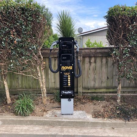 Pukekura Motor Lodge New Plymouth Exterior foto Nova EV charging station