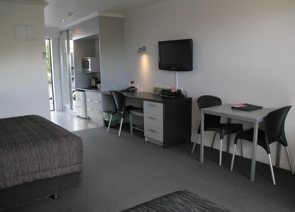 Pukekura Motor Lodge New Plymouth Exterior foto A typical studio apartment