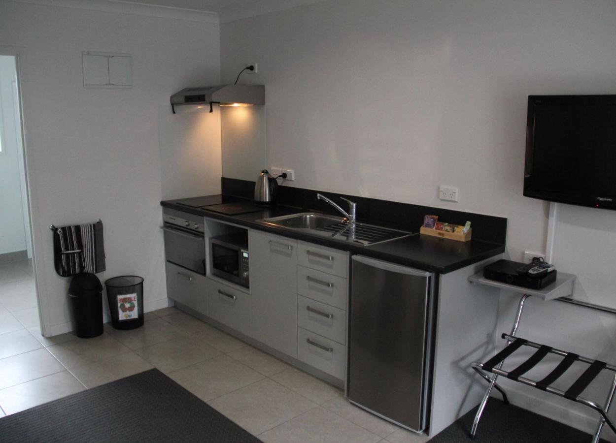 Pukekura Motor Lodge New Plymouth Exterior foto A kitchenette in a hotel