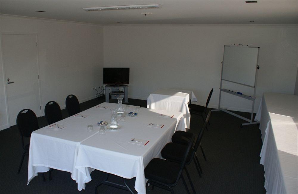 Pukekura Motor Lodge New Plymouth Exterior foto The boardroom at the National Institute of Dramatic Art