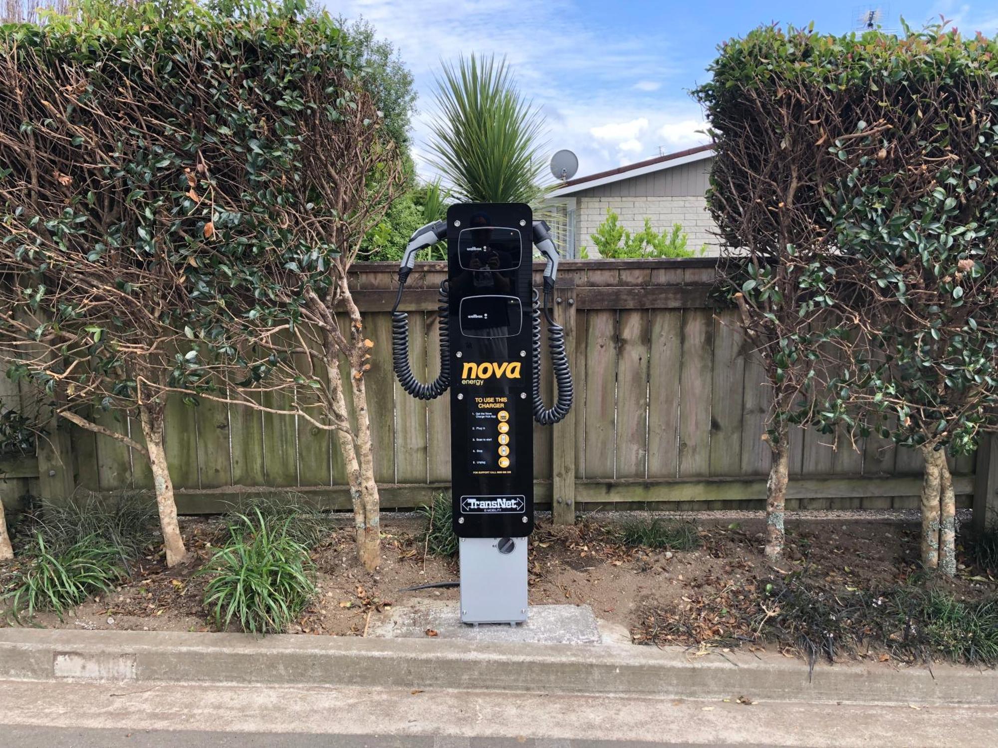 Pukekura Motor Lodge New Plymouth Exterior foto Nova EV charging station
